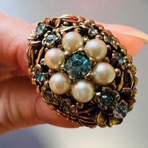 Elegant Gold and Blue Gemstone Ring